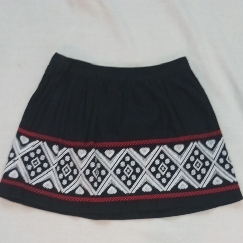 BUY 2 GET 1 FREE 🔥 Forever 21 Black and White Bubble Mini Skirt